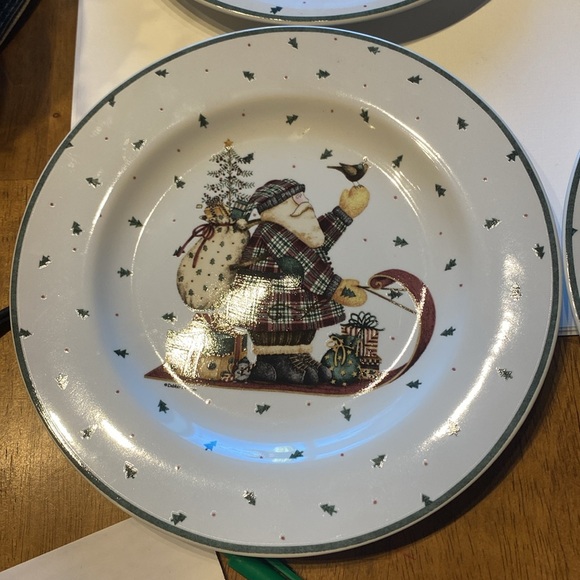 Vintage Debbie Mumm by Sakura set of 4 plates. Like new. Sledding Characters - Picture 5 of 6